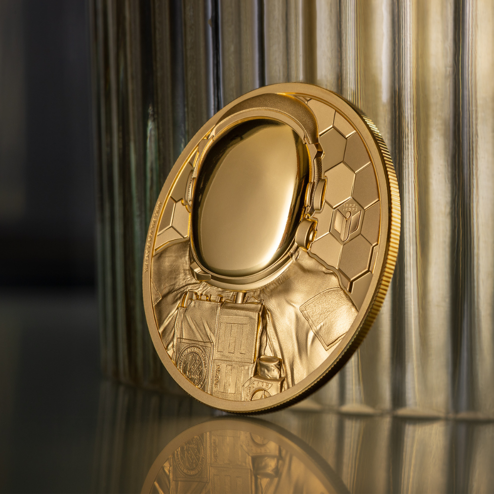 ASTRONAUT Real Heroes 1 Oz Gold Coin $250 Cook Islands 2024