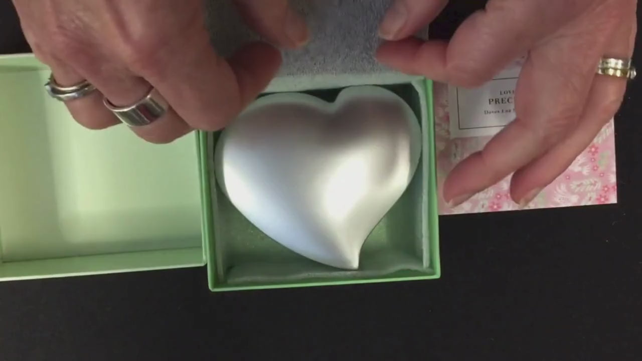 DOVES Love is Precious 1 Oz Silver Coin $2 Niue 2022 - Agoro By